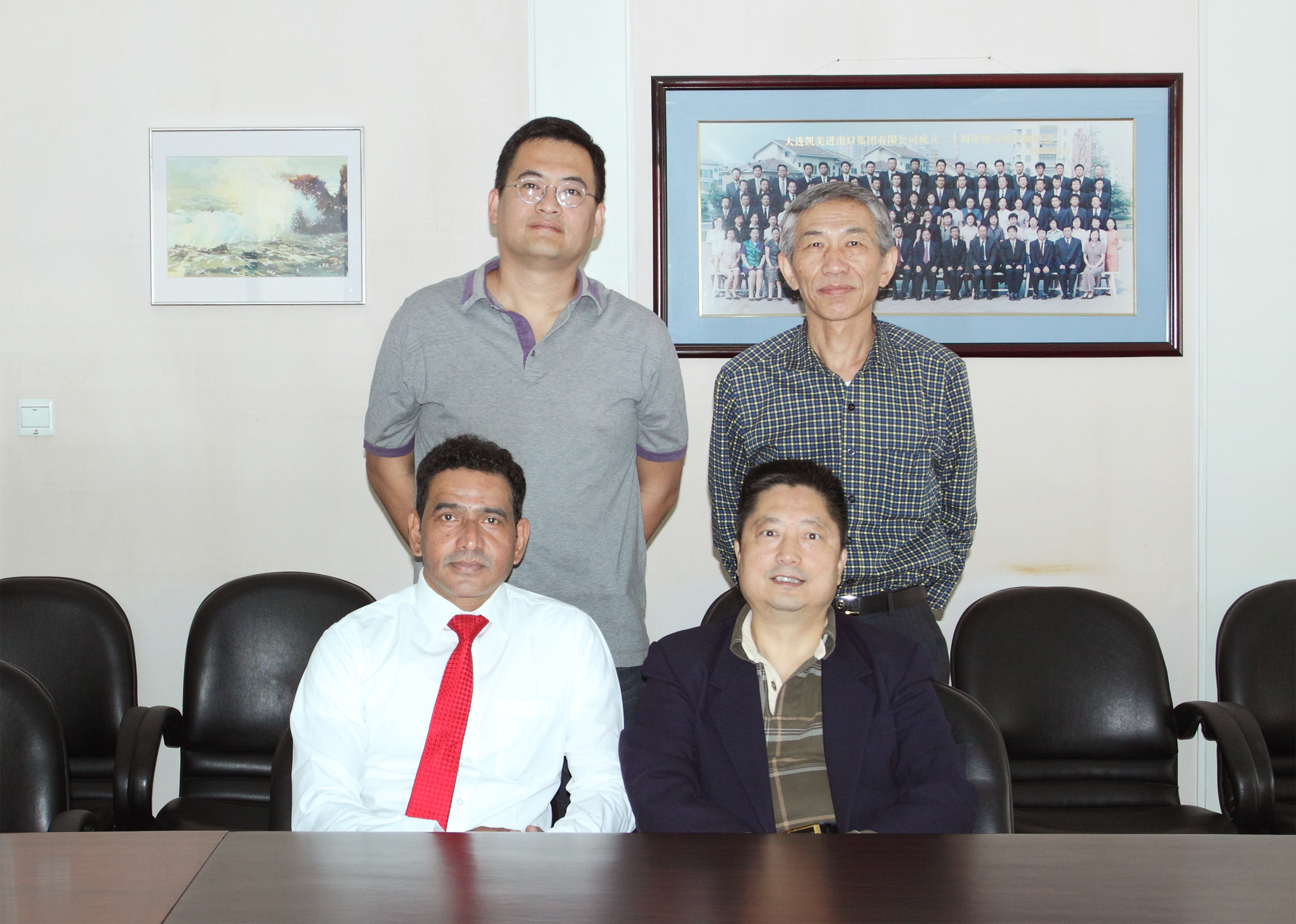 陳文新總經(jīng)理接待來訪的國外客戶