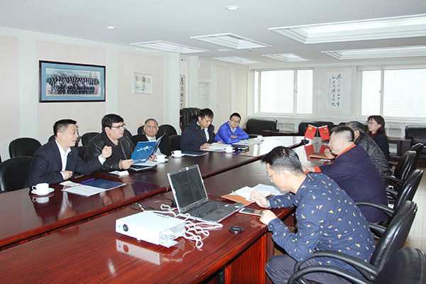 大連凱美公司陳文新總經(jīng)理與國外客戶洽談