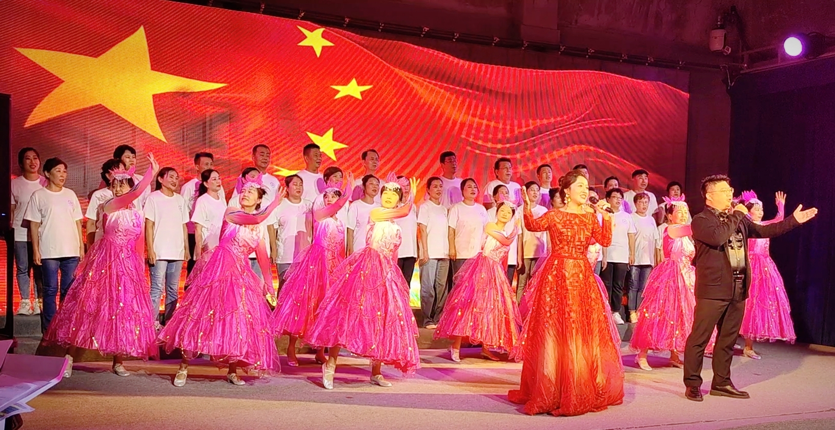 迎國慶75周年，文藝匯演展風(fēng)采